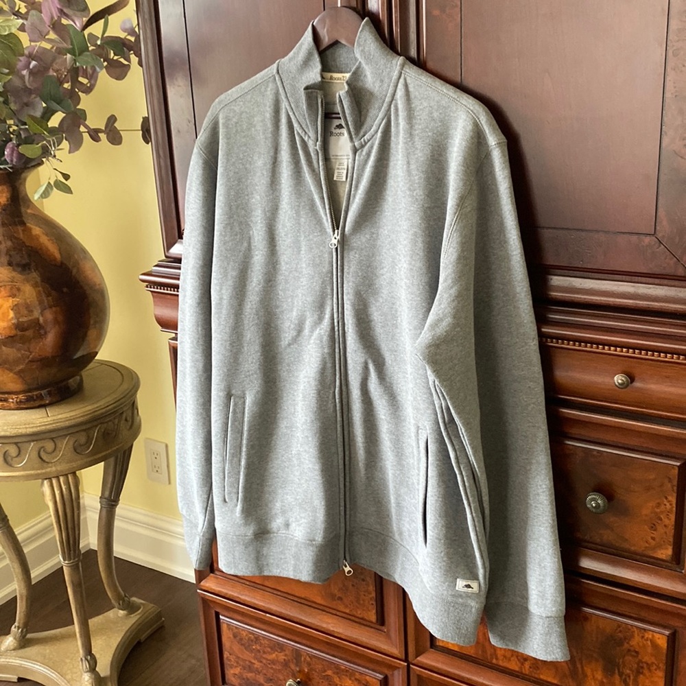 ROOTS Sweat-Jacket.  NEW!  Beautiful and cozy!   Men’s size 2XL